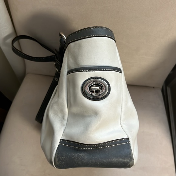 Coach cream/gray shoulder purse. - Picture 3 of 14